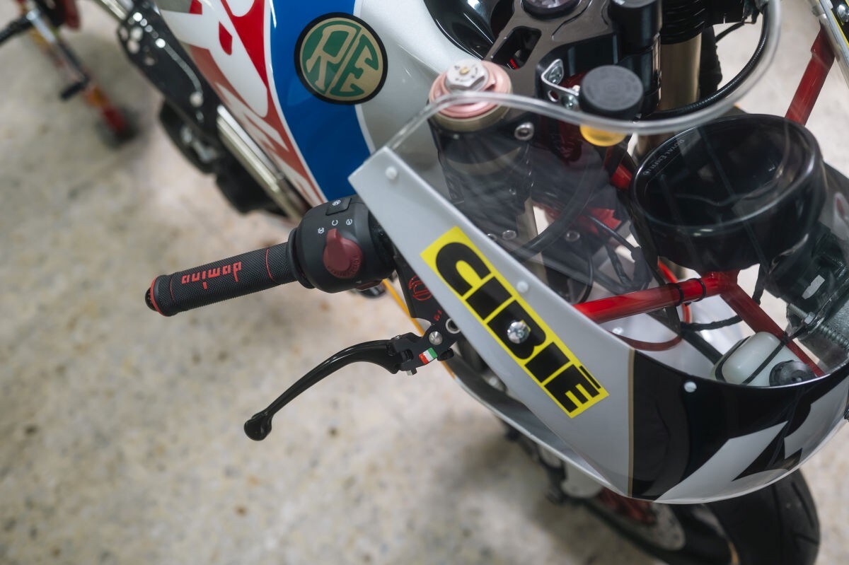 La riconoscete? E' una Royal Enfield Guerrilla 450!